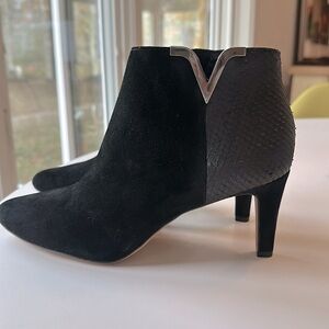 Vince Camuto Iylena Pointed Toe Bootie, Ankle Boot, Size 9.5 Brand New